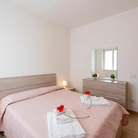 Ondina Apartment *